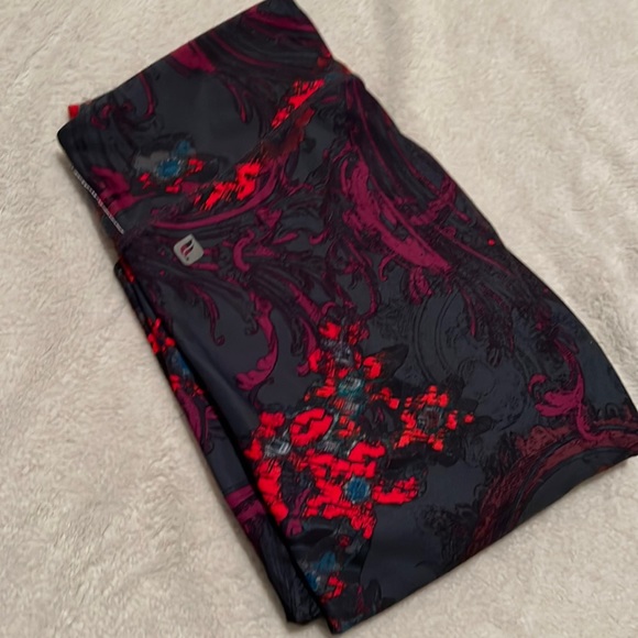 Fabletics Athleisure Top + Legging Set - Picture 7 of 8